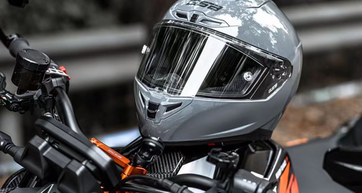 GSB361Motorcycle Helmet for Men and Women, Full Face Bluetooth Helmet for Motorcycles and Electric Bikes, All-Season Universal Riding Helmet3C Certified Helmet